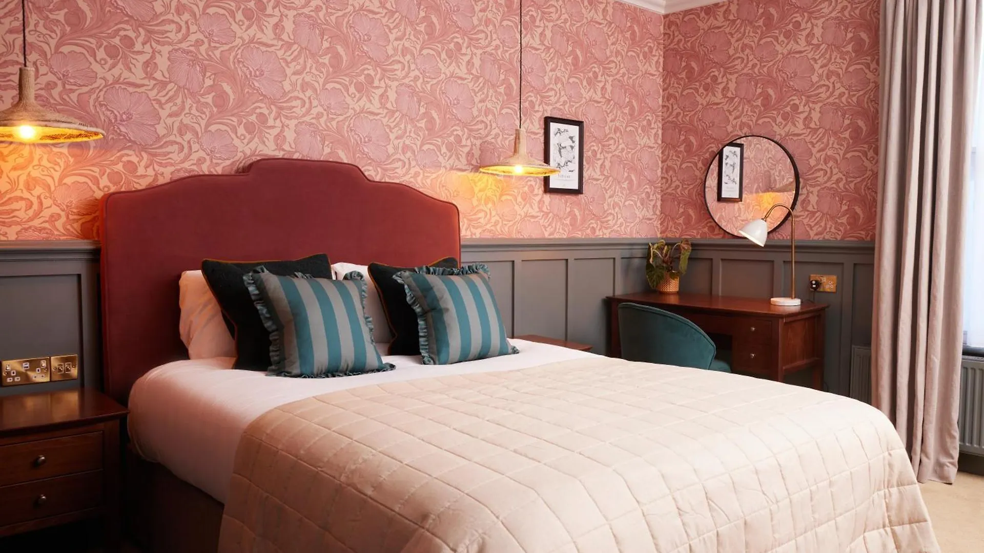 6 Central Hotels Close to Rougham Worth Booking Now