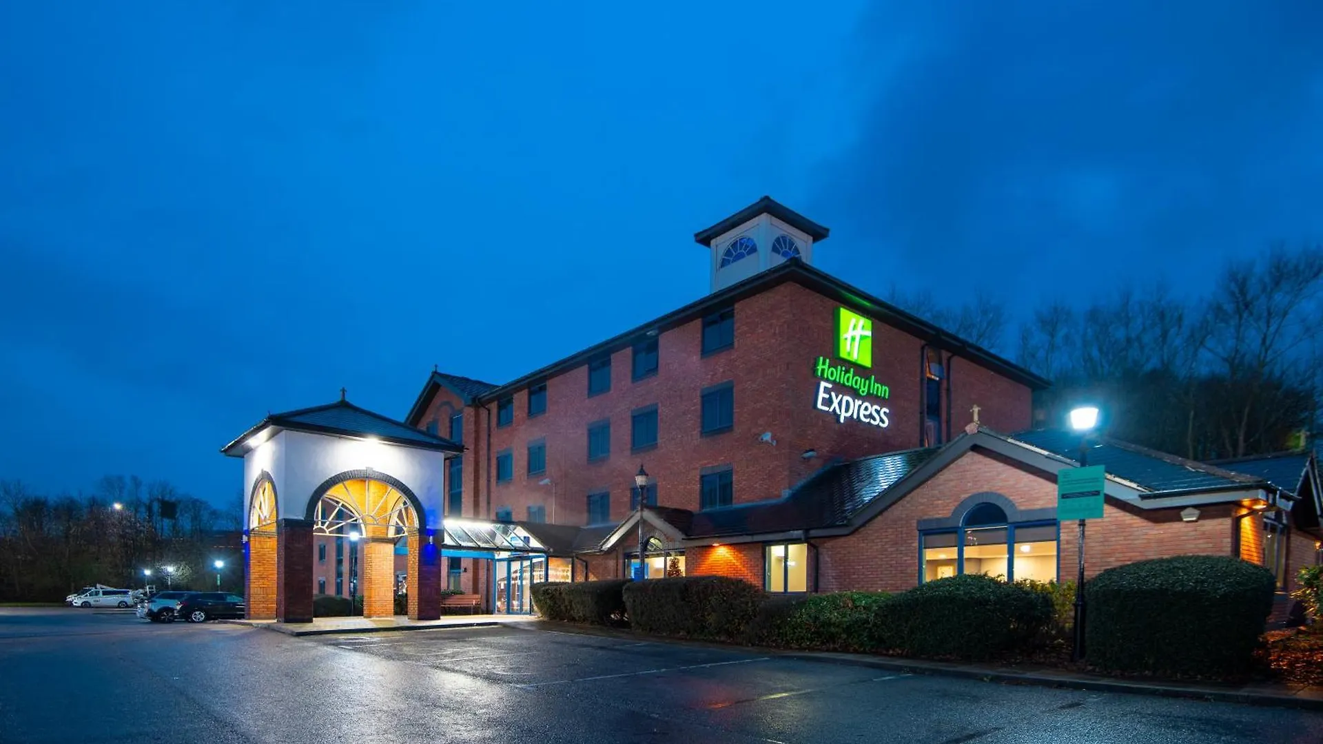 5 Smart Hotels Near Chase Golf Club Worth Booking