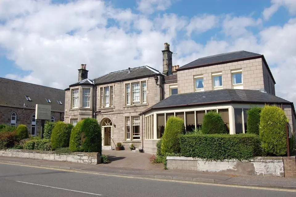 4 Best 3-Star Hotels Near Lochgelly Golf Club for Golfers