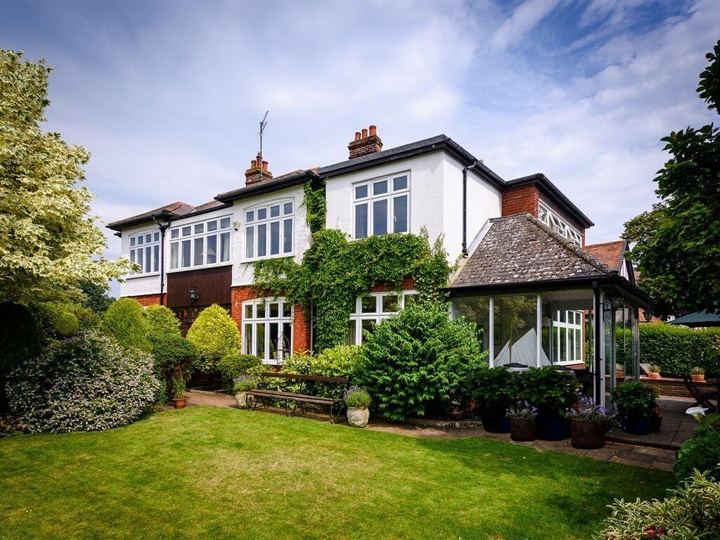 4 Central Hotels Near Burgh Castle Worth Booking