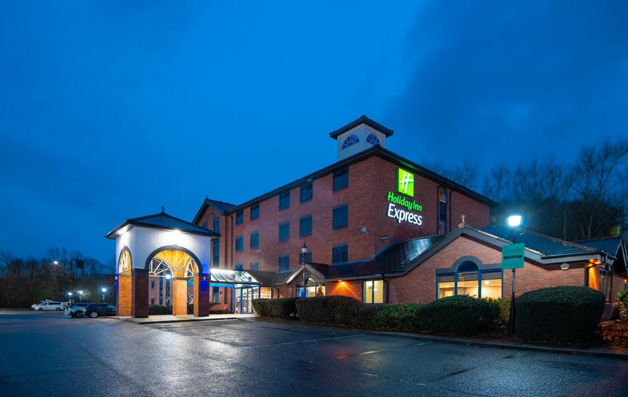 5 Smart Hotels Near Chase Golf Club Worth Booking