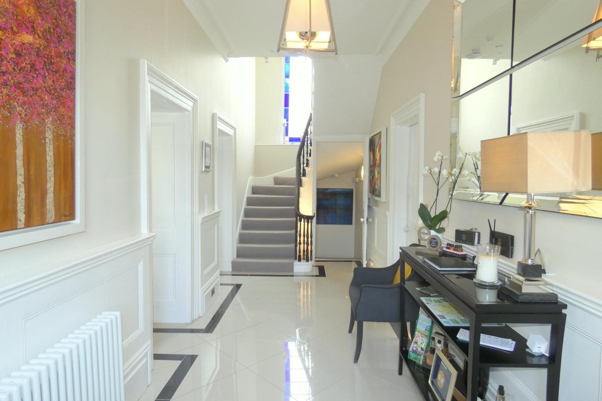 4 Smart Couple Hotels Near Buckland Abbey Worth Booking