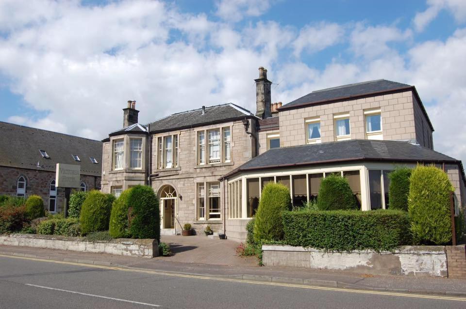4 Best 3-Star Hotels Near Lochgelly Golf Club for Golfers